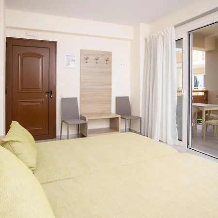 Ilian & Apartahotel Rétino